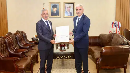 Vali Ünlüer’den Hasan Yiğit’e Başarı Belgesi