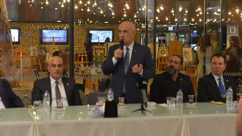 Vahit Kirişci, Kahramanmaraş’ta Mimarlık Günü’ne Katıldı