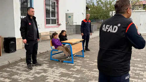 Kahramanmaraş’ta Öğrencilere Afet Eğitimi Ve Deprem Tatbikatı