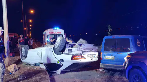 Hatay’da Takla Atan Otomobil Tır Sürücülerine Çarptı: 6 Yaralı
