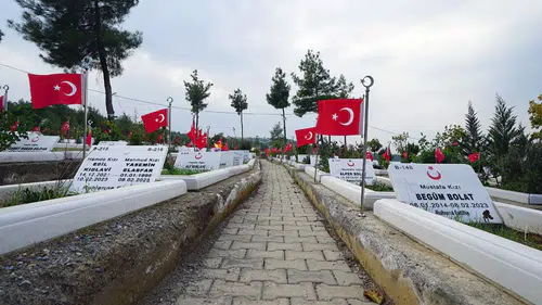 Kapıçam Şehir Mezarlığı'nda yeni yürüyüş yolları yapılıyor!