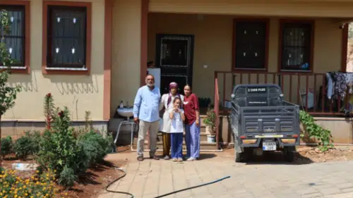 Depremzede Aile Yeni Köy Evinde Hayata Tutundu