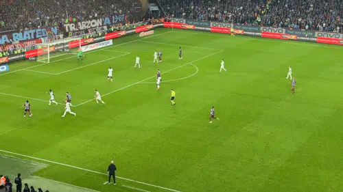 Beşiktaş, Trabzonspor Deplasmanında İlk Yarıyı Geride Kapattı