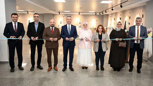 Kahramanmaraş'ta Anne Duaları Temalı Sanat Sergisi Kapılarını Açtı