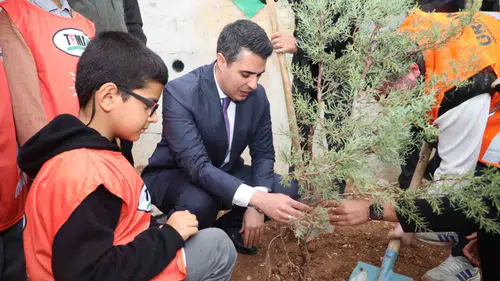 Elbistan’da Cumhuriyet anısına 103 fidan kök saldı