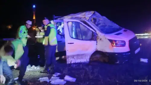 Manisa’da Yağışlı Yolda Takla Atan Otomobilde 4 Yaralı