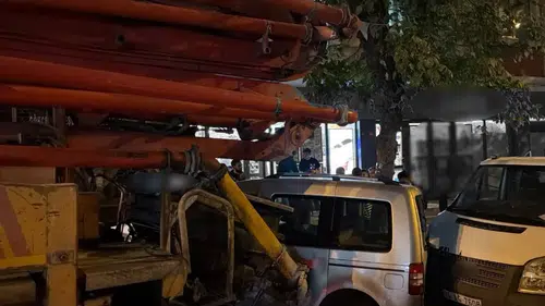 Avcılar’da Geri Kayan Beton Pompası 7 Araca Hasar Verdi