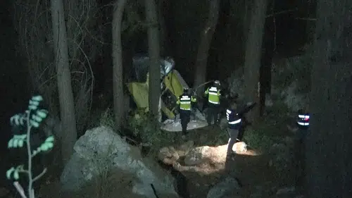 Antalya’da Araç Uçuruma Düştü: 2 Kişi Yaşamını Yitirdi