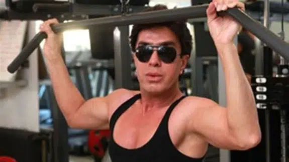 Yılmaz Morgül’den Sahne Öncesi Kaslı Şov!