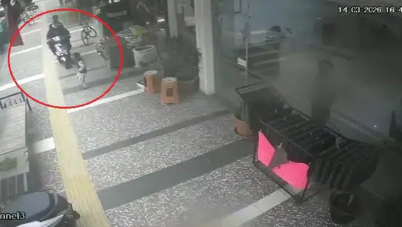 Kaldırımda Dehşet: Küçük Çocuk Ölümden Döndü