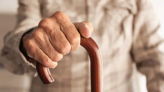 70 yaş üstü emeklilerin emekli maaşları artırılacak