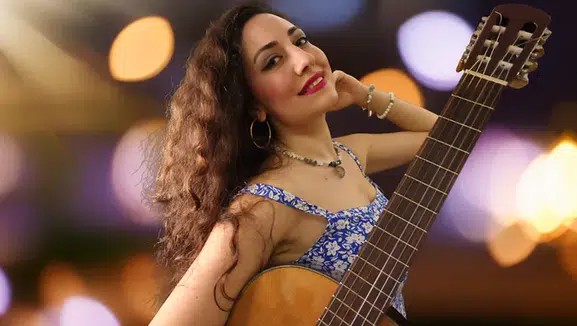 Ayşenur Gök’ten Yeni Tekli: Müzik Benim En Büyük İlacım