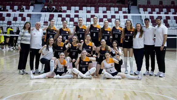 Eczacıbaşı Genç Kız Takımı Finalde