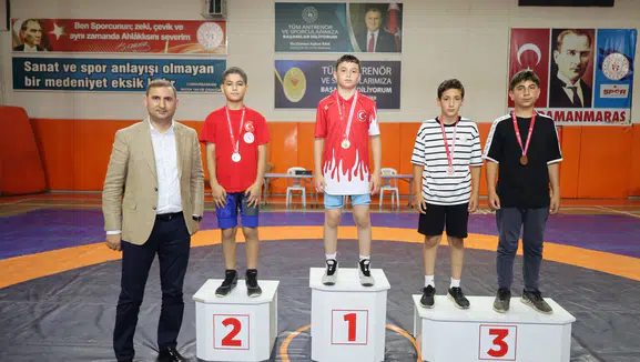Kahramanmaraş’ta Minik Pehlivanlar Minderde Ter Döktü