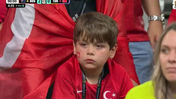 Avustralyalı Şahıs, Maçta Ağlayan Türk Çocukla Dalga Geçti!