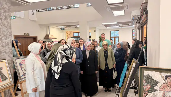 Tuba Köksal KAMEK Sergisini Ziyaret Etti