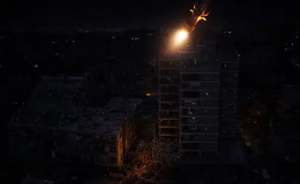 Tel Aviv’de Füzeler Geceyi Aydınlattı