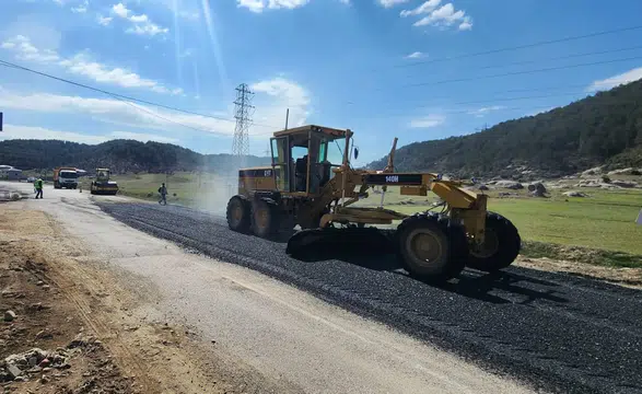 Andırın’da 30 kilometrelik grup yolunda asfalt onarım çalışması