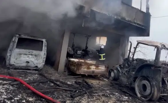 Garaj yangınında 6 araç kullanılamaz hale geldi