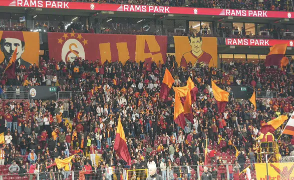 Lider Galatasaray arayı açtı
