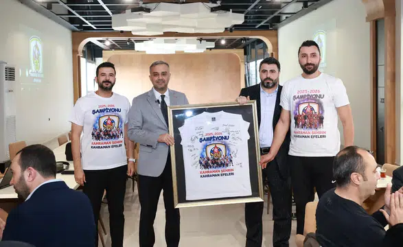 Onikişubat Belediyespor Efeler Ligi'nde! İşte zaferin kutlama yemeği