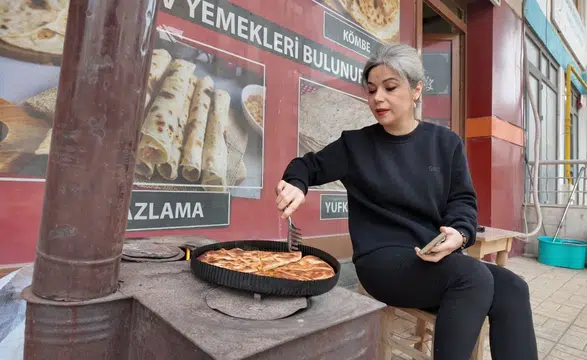 Kahramanmaraş’ta 4 Çocuk Annesi Elinin Emeğini Ticarete Döküyor