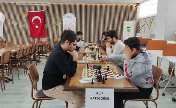 Yeşilay Satranç Turnuvası Batıpark’ta Tamamlandı