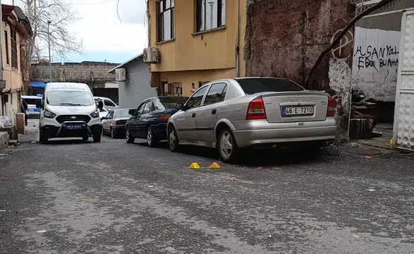 Kahramanmaraş'ta eve mermi yağdırdılar! 18 yaşındaki genç yaralı