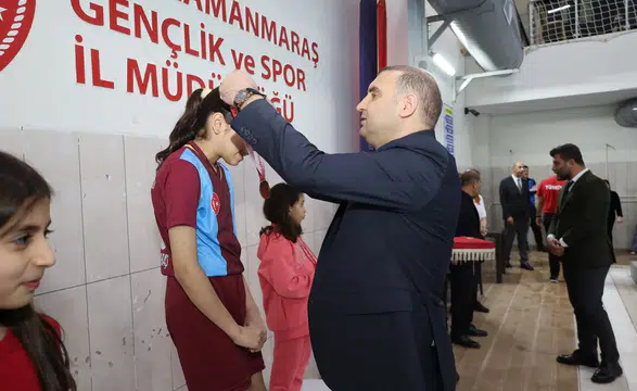 Minik ve küçük kulaçlar havuzda yarıştı: Dereceler belli oldu