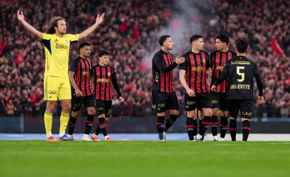 Fenerbahçe Zirve Yarışında Darbe Aldı