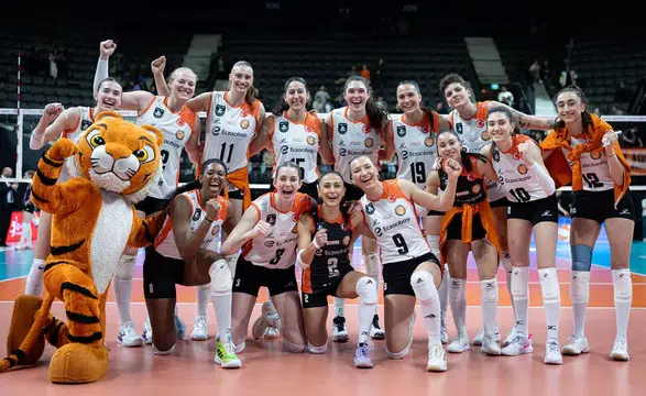 Eczacıbaşı İlk Maçı Kazanarak Avantajı Aldı