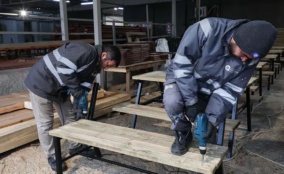 "El Emeği ile Üretilen Kent Mobilyaları, Şehre Yeni Bir Değer Kazandırıyor"