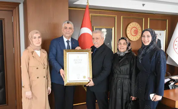 Bakan Bolat’tan Ücret Almayan Esnafa Özel 'Ahi Esnaf Beratı' Takdim Edildi!