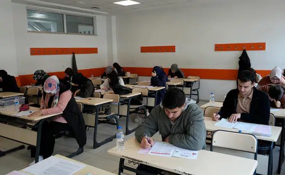 Gençler, Büyükşehir'in Deneme Sınavlarıyla Sınav Heyecanını Yaşıyor!