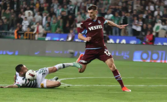 Konyaspor İlk Yarıda Fırtına Gibi Esti: 2-0