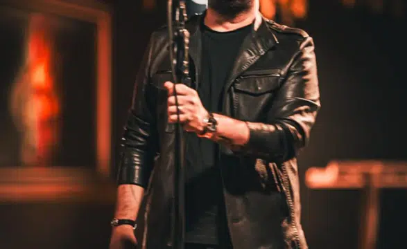 Ümit Yaşar’dan Yeni Eser: “Yürüdüm” Dinleyiciyle Buluştu