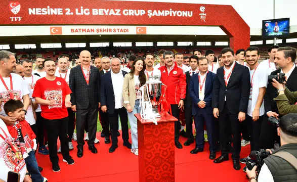 Batman Petrolspor Şampiyonluk Kupasını Görkemli Törenle Aldı