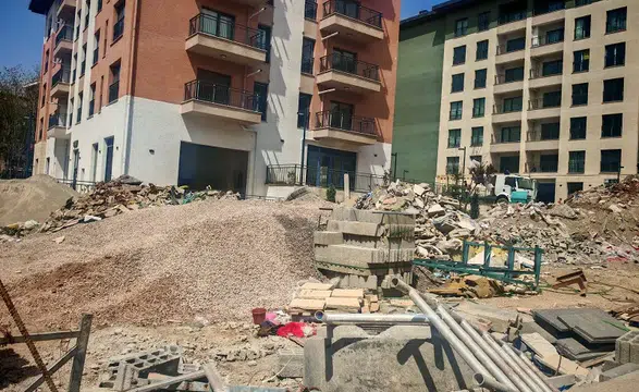 Yenişehir’de Haftalardır Bekleyen Atıklar Kaldırılıyor