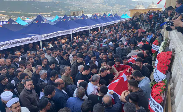 Okul saldırısında ölen masum yavrulara son görev!