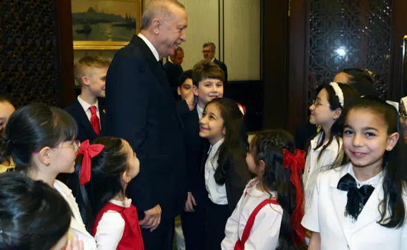 Cumhurbaşkanı Erdoğan, Külliye'de Minik Misafirleri Ağırladı!