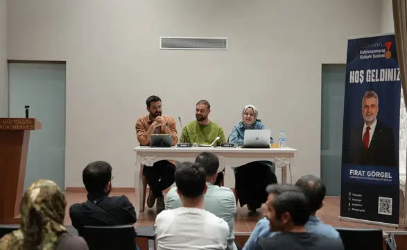 Büyükşehir Belediyesi'nin Yalnız Ardıç Söyleşileri Etkinliğinde Nobel Ödüllü Yazar Marquez'in Eserleri Masaya Yatırıldı