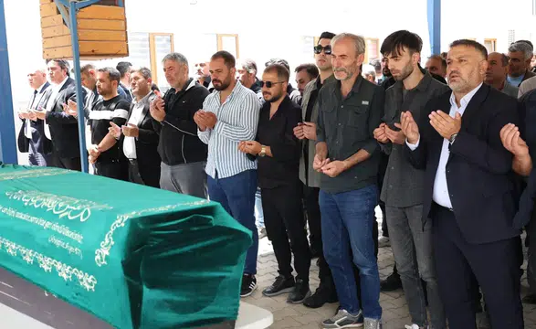 Kübra Yapıcı Ekinözü’nde Toprağa Verildi Bugün