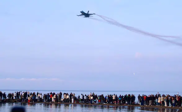 "Solo Türk'ün Göz Kamaştıran Havacılık Gösterisi İzleyicileri Büyüledi!"