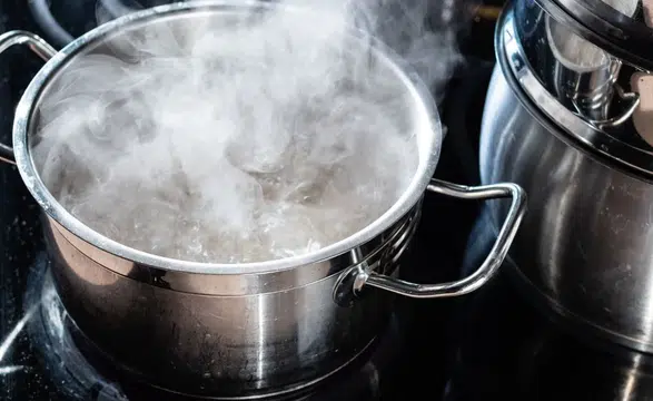 Mutfakta yıllarca kullanılacak çelik tencereyi seçmenin püf noktaları