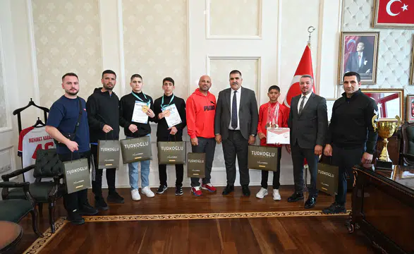 Türkoğlu’ndan Dünya Arenasına Büyük Gurur