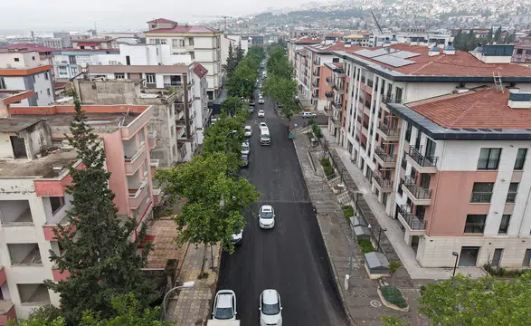 Büyükşehir, Cahit Zarifoğlu Caddesi’nin Asfaltını Baştan Uca Yeniledi