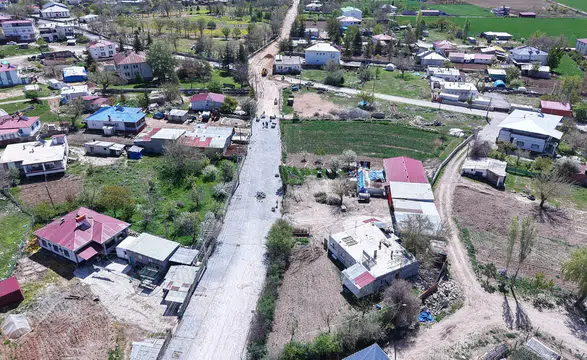 Elbistan'da İğde Mahallesi'nde Yol Yenileme Çalışmaları Başladı