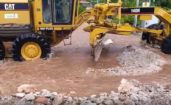 Andırın'da Şiddetli Sağanak Yağış Sele Dönüştü