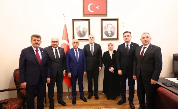 Kahramanmaraş Heyeti Bakan Işıkhan ile Bir Araya Geldi