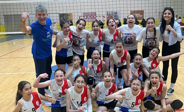 Kahramanmaraş'ın genç voleybolcuları, Türkiye Şampiyonası yolunda başarıya imza attı